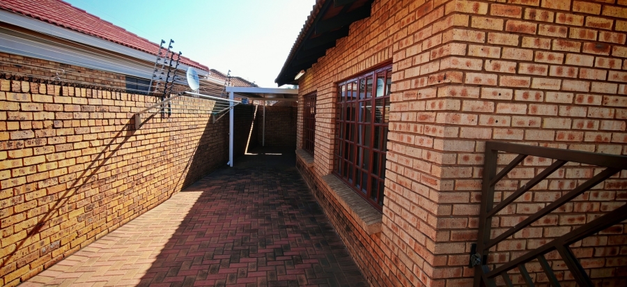 3 Bedroom Property for Sale in New Market Gauteng