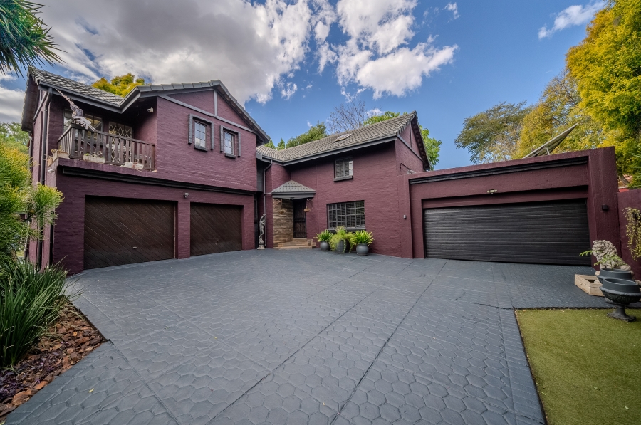 4 Bedroom Property for Sale in Faerie Glen Gauteng