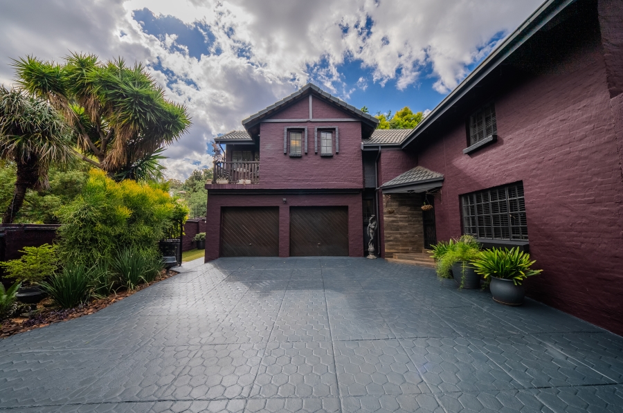 4 Bedroom Property for Sale in Faerie Glen Gauteng