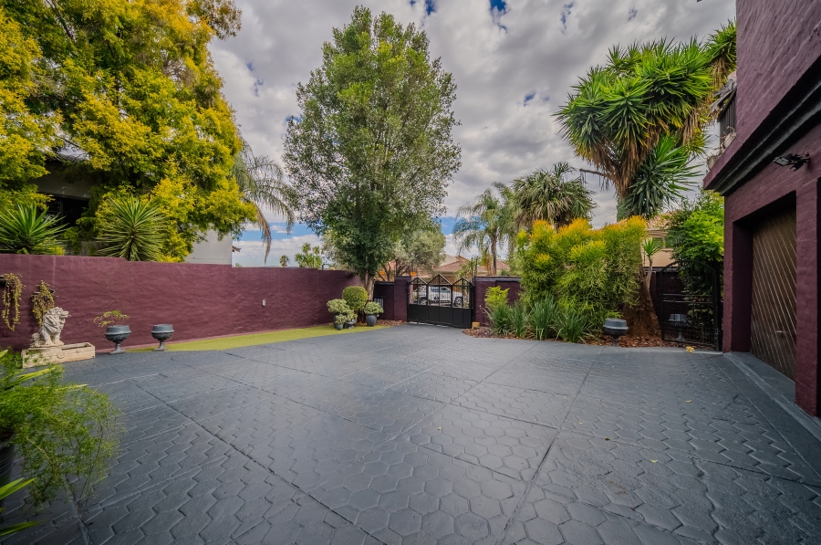 4 Bedroom Property for Sale in Faerie Glen Gauteng