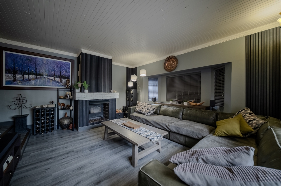 4 Bedroom Property for Sale in Faerie Glen Gauteng