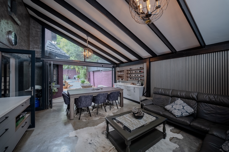 4 Bedroom Property for Sale in Faerie Glen Gauteng