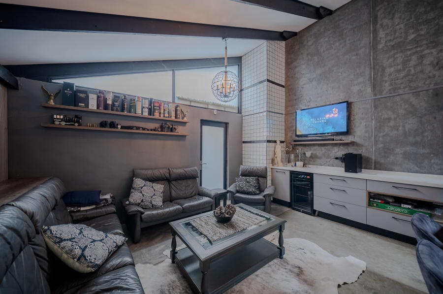 4 Bedroom Property for Sale in Faerie Glen Gauteng