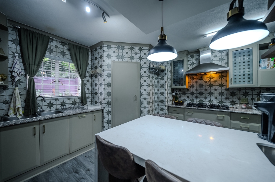 4 Bedroom Property for Sale in Faerie Glen Gauteng