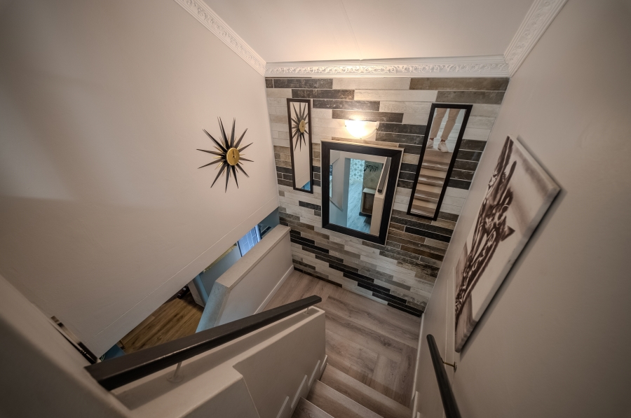 4 Bedroom Property for Sale in Faerie Glen Gauteng