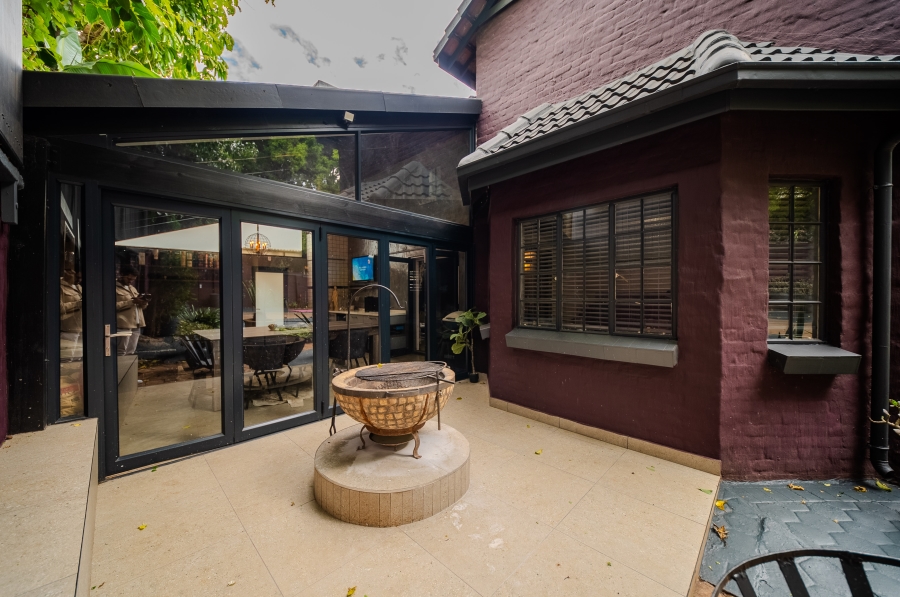 4 Bedroom Property for Sale in Faerie Glen Gauteng
