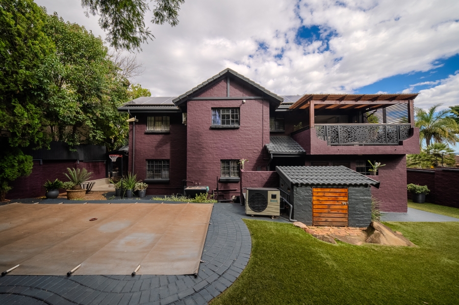 4 Bedroom Property for Sale in Faerie Glen Gauteng