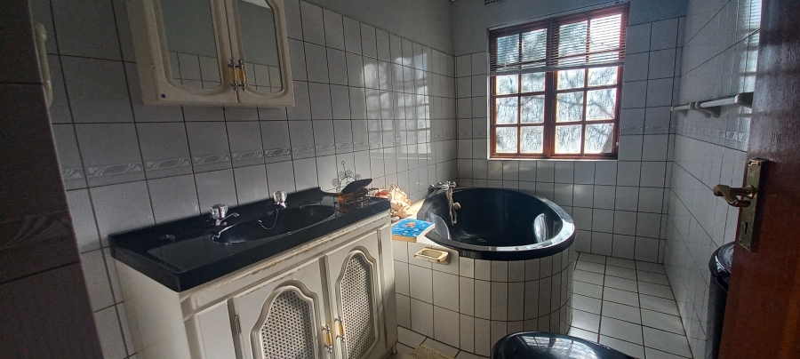 14 Bedroom Property for Sale in Fairlead Gauteng
