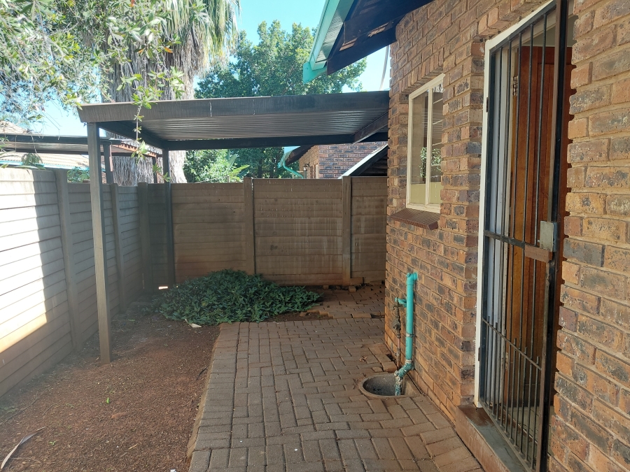 2 Bedroom Property for Sale in The Orchards Gauteng