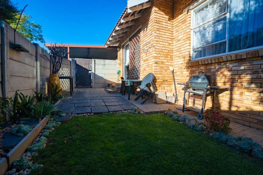 2 Bedroom Property for Sale in Honeydew Ridge Gauteng