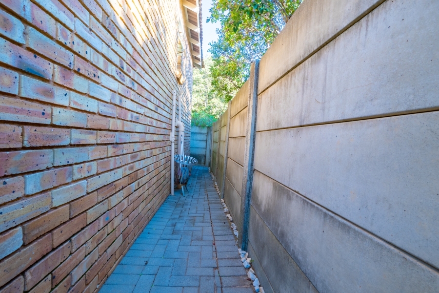 2 Bedroom Property for Sale in Honeydew Ridge Gauteng
