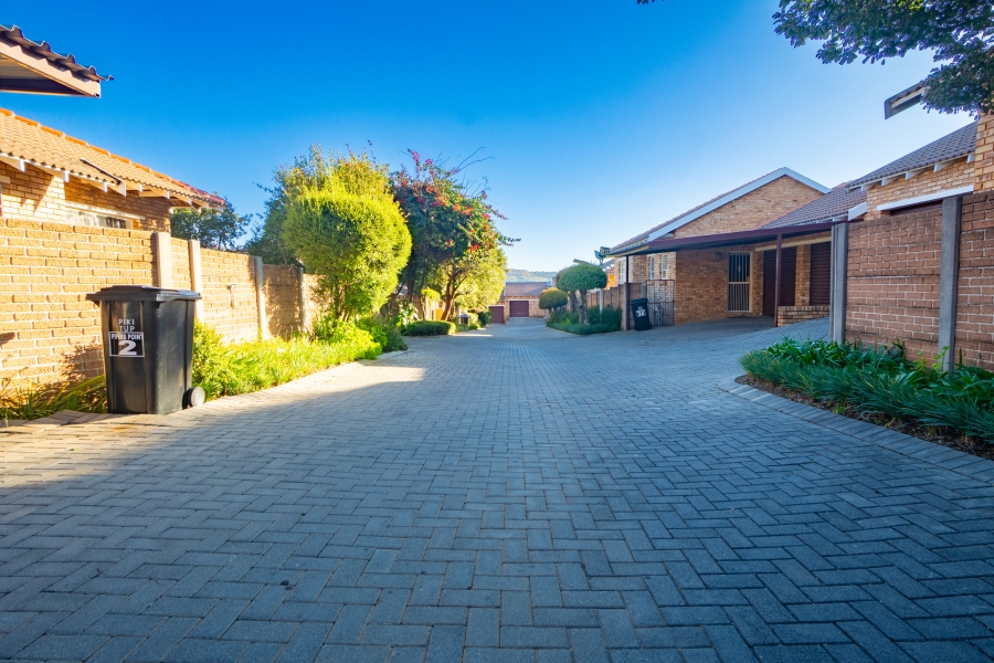 2 Bedroom Property for Sale in Honeydew Ridge Gauteng