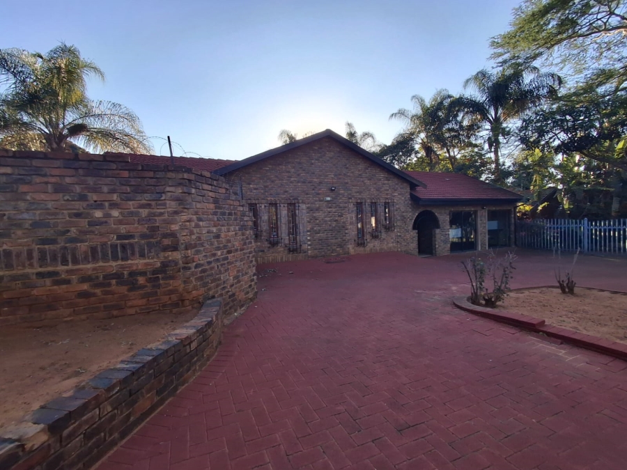 5 Bedroom Property for Sale in Theresa Park Gauteng