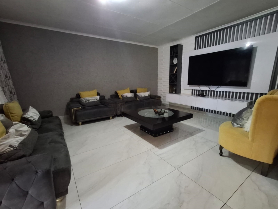 5 Bedroom Property for Sale in Theresa Park Gauteng
