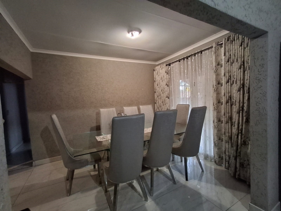 5 Bedroom Property for Sale in Theresa Park Gauteng