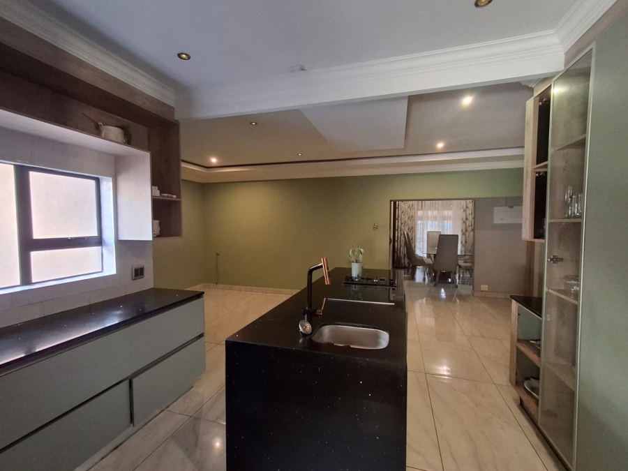 5 Bedroom Property for Sale in Theresa Park Gauteng