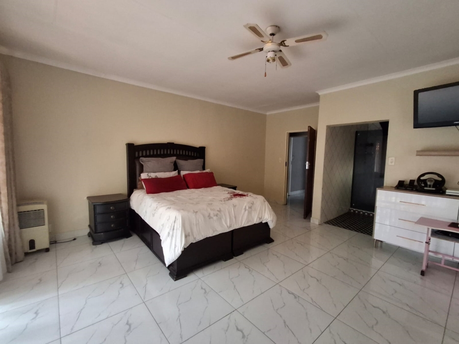5 Bedroom Property for Sale in Theresa Park Gauteng