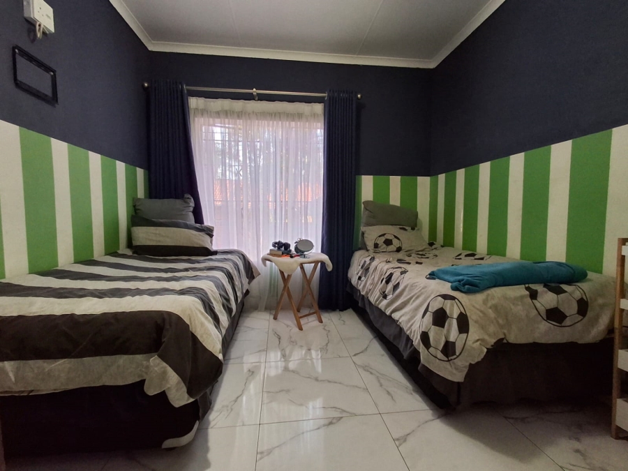 5 Bedroom Property for Sale in Theresa Park Gauteng