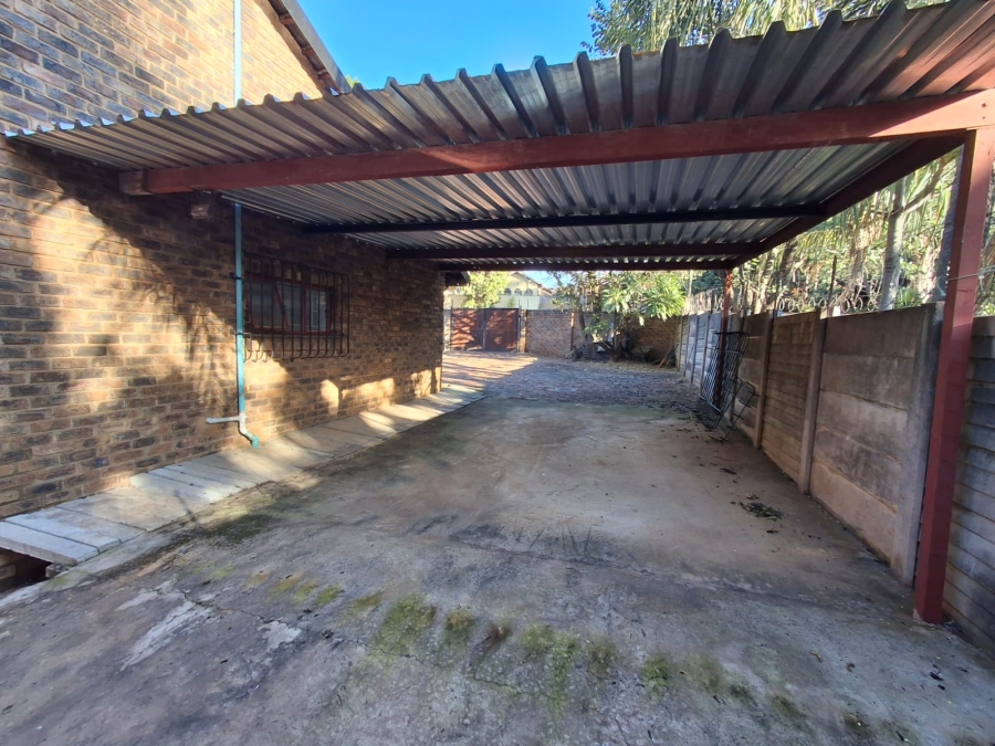 5 Bedroom Property for Sale in Theresa Park Gauteng