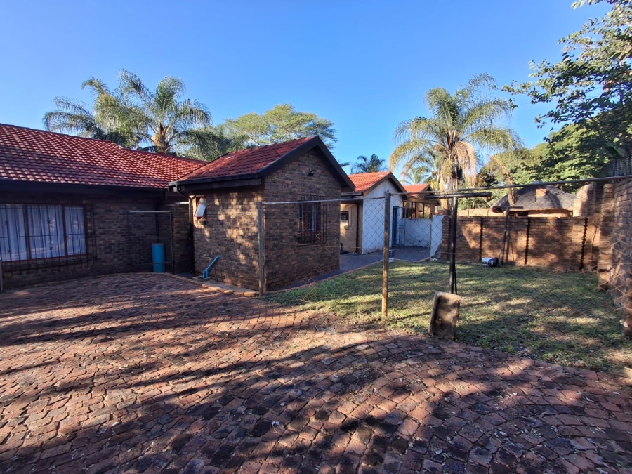 5 Bedroom Property for Sale in Theresa Park Gauteng