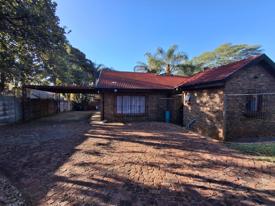 5 Bedroom Property for Sale in Theresa Park Gauteng