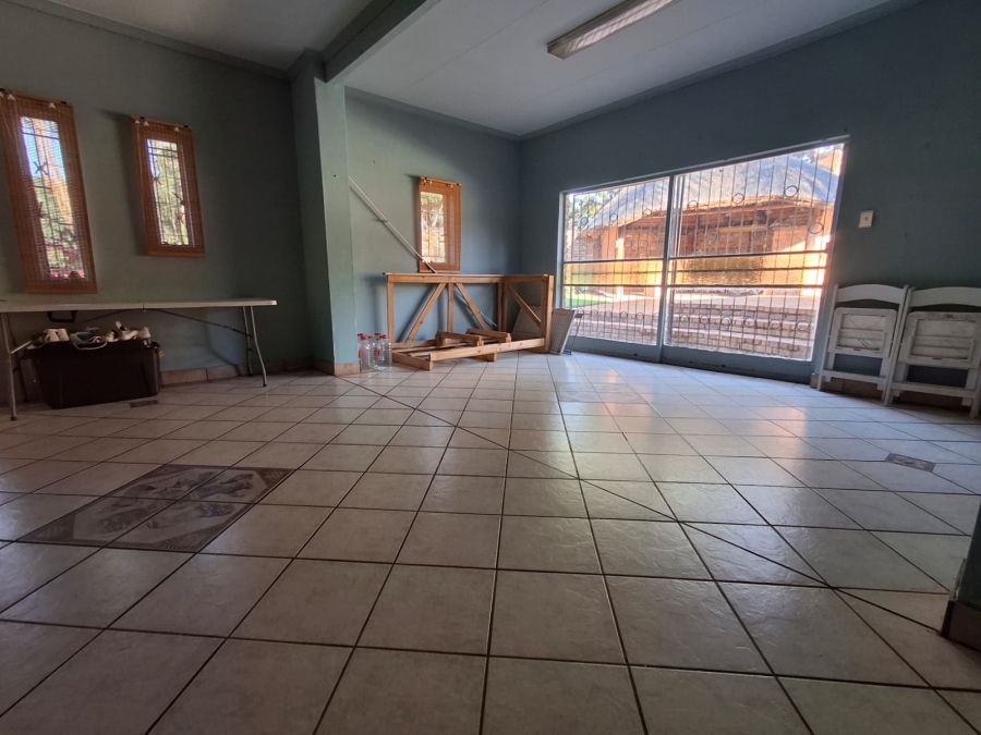 5 Bedroom Property for Sale in Theresa Park Gauteng