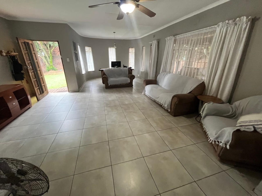 4 Bedroom Property for Sale in Mulbarton Gauteng