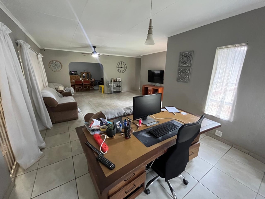 4 Bedroom Property for Sale in Mulbarton Gauteng