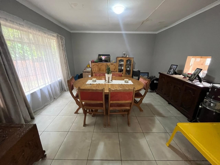 4 Bedroom Property for Sale in Mulbarton Gauteng