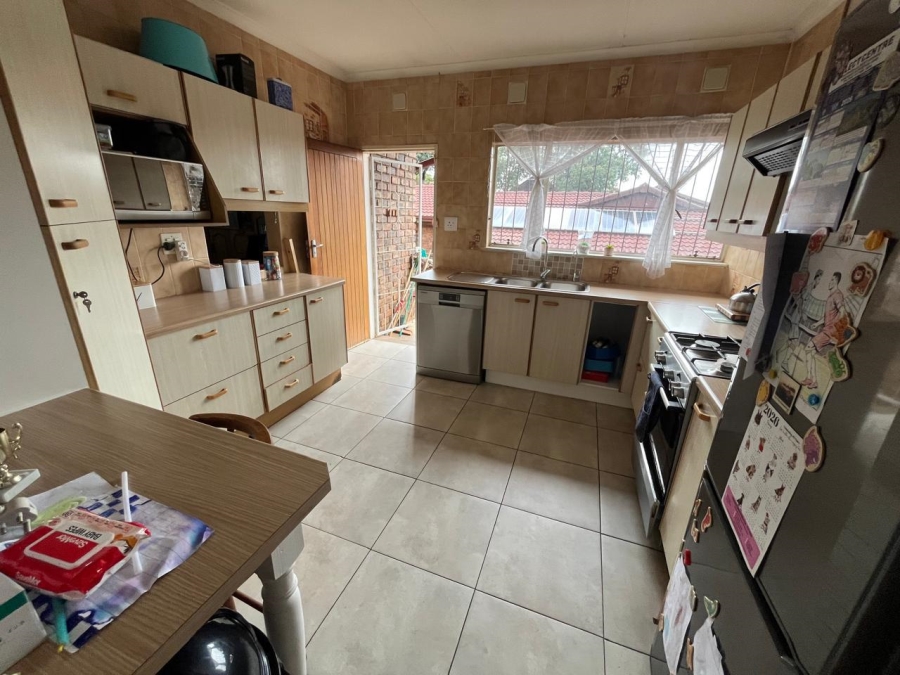 4 Bedroom Property for Sale in Mulbarton Gauteng