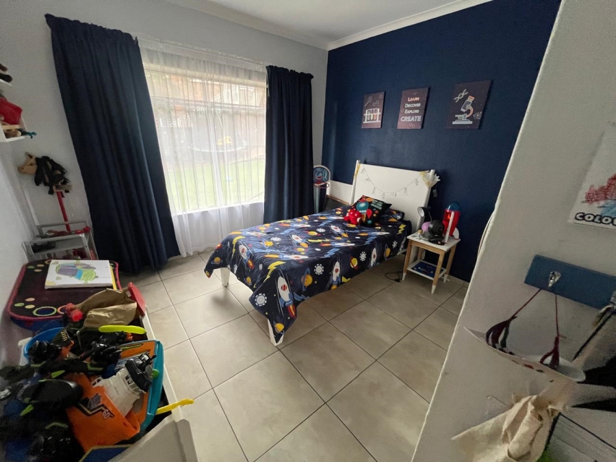 4 Bedroom Property for Sale in Mulbarton Gauteng