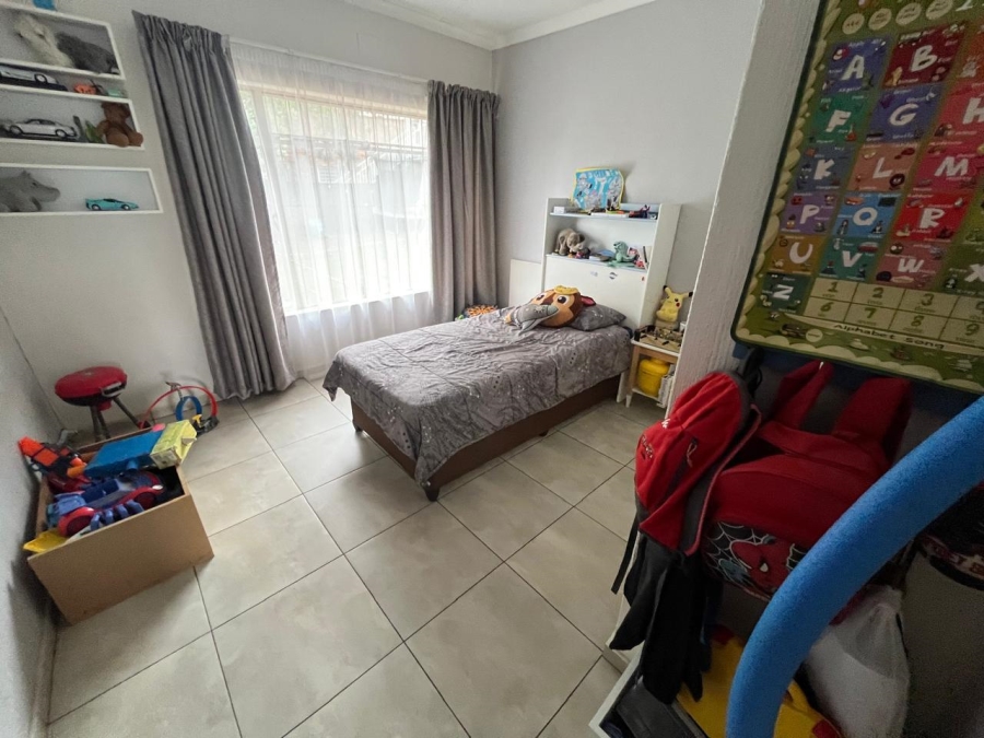4 Bedroom Property for Sale in Mulbarton Gauteng