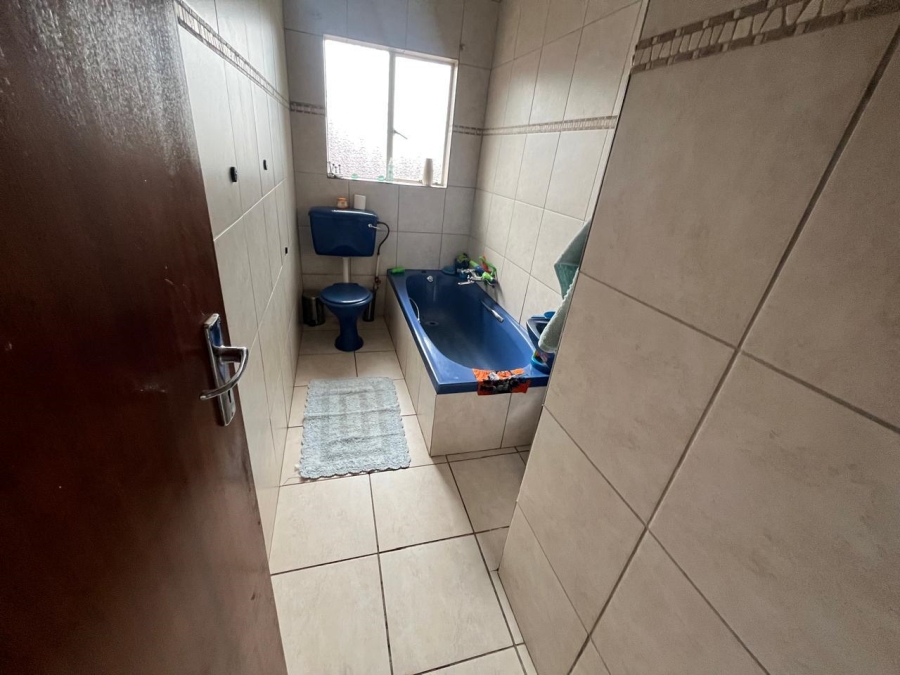 4 Bedroom Property for Sale in Mulbarton Gauteng