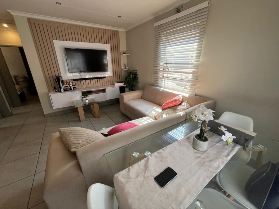 2 Bedroom Property for Sale in Albertsdal Gauteng
