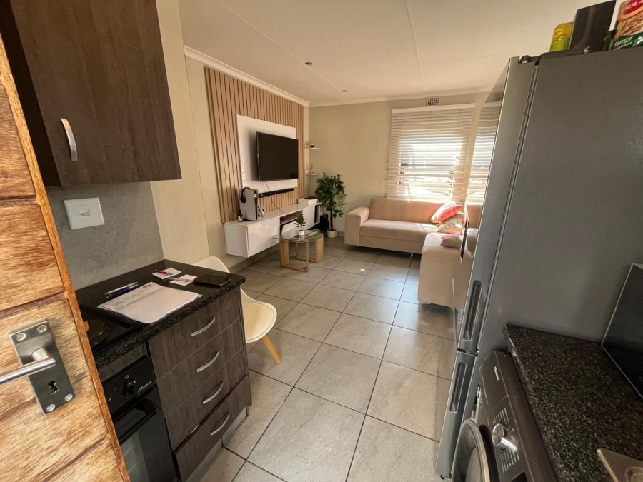 2 Bedroom Property for Sale in Albertsdal Gauteng
