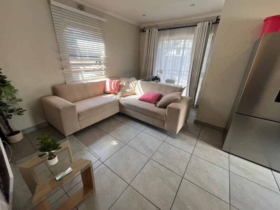 2 Bedroom Property for Sale in Albertsdal Gauteng