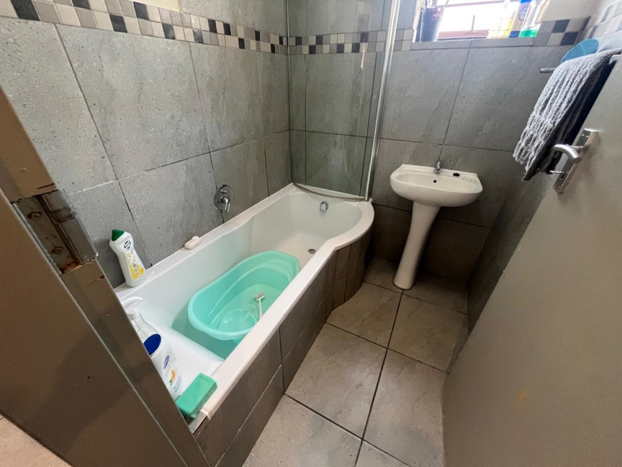 2 Bedroom Property for Sale in Albertsdal Gauteng