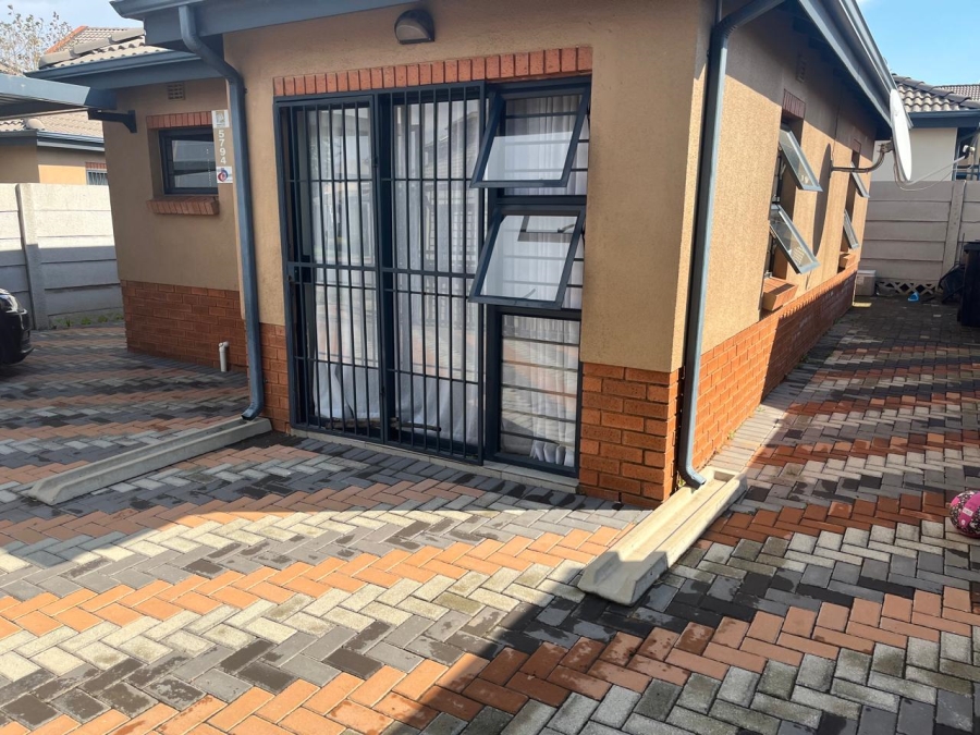 2 Bedroom Property for Sale in Albertsdal Gauteng