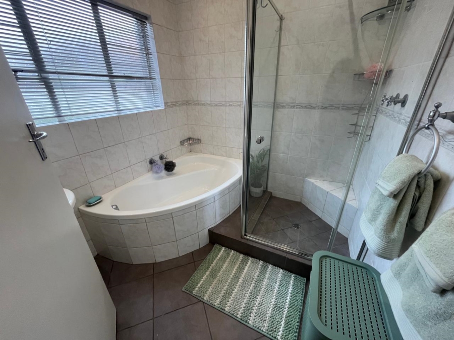 4 Bedroom Property for Sale in Randhart Gauteng