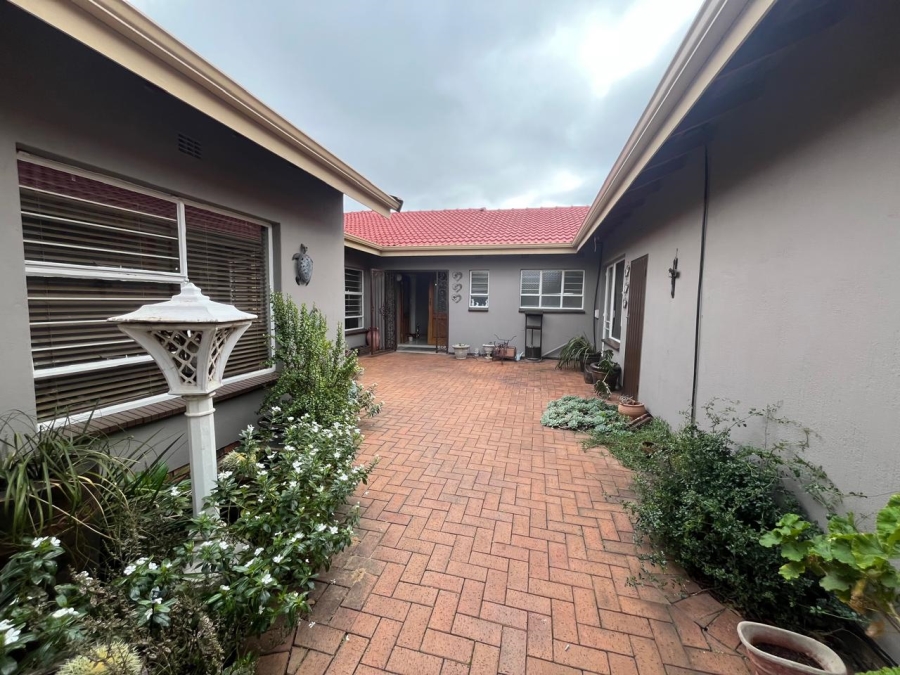 4 Bedroom Property for Sale in Randhart Gauteng