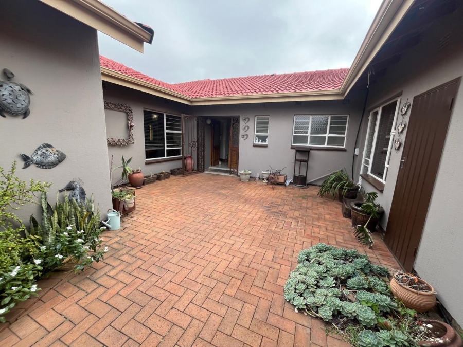 4 Bedroom Property for Sale in Randhart Gauteng