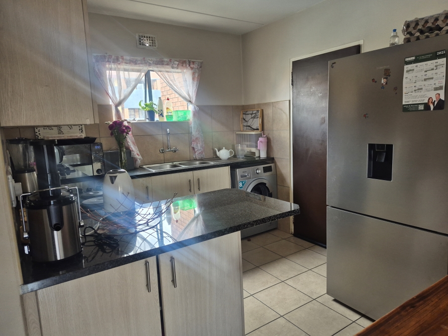 2 Bedroom Property for Sale in Noordwyk Gauteng