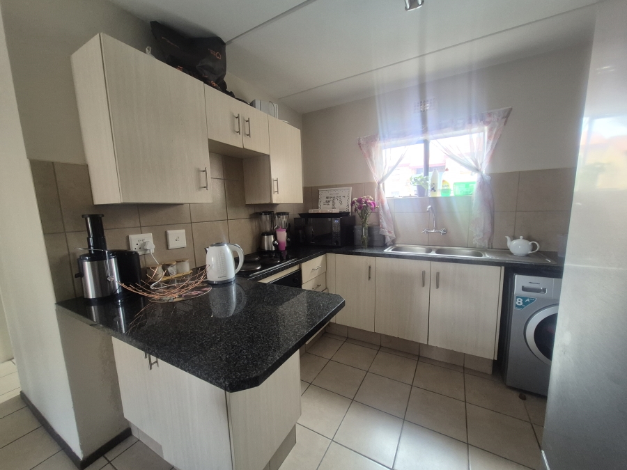 2 Bedroom Property for Sale in Noordwyk Gauteng