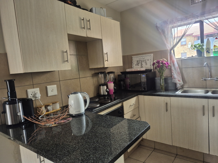 2 Bedroom Property for Sale in Noordwyk Gauteng