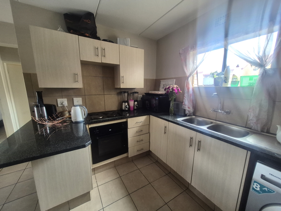 2 Bedroom Property for Sale in Noordwyk Gauteng