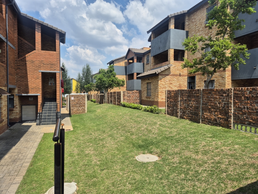 2 Bedroom Property for Sale in Noordwyk Gauteng