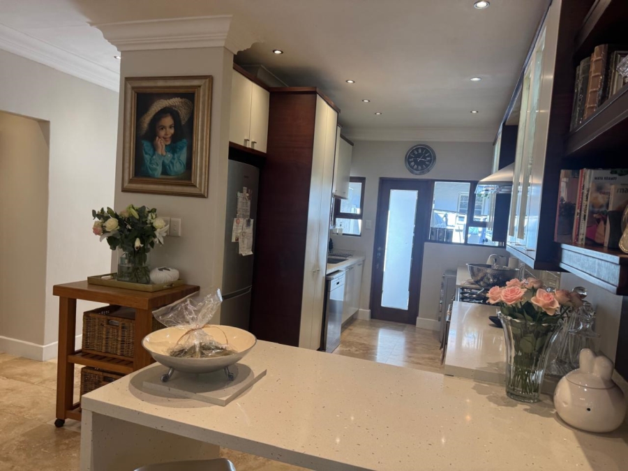 To Let 3 Bedroom Property for Rent in Sandhurst Gauteng