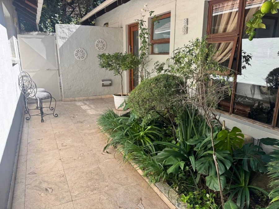 To Let 3 Bedroom Property for Rent in Sandhurst Gauteng