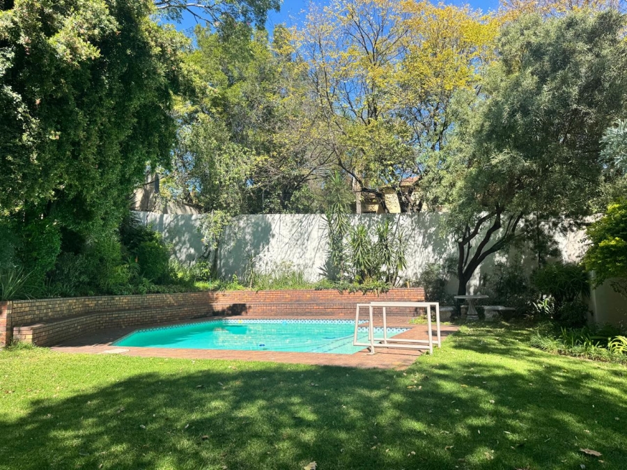 To Let 3 Bedroom Property for Rent in Sandhurst Gauteng