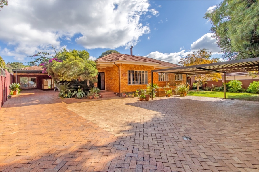 4 Bedroom Property for Sale in Linden Gauteng